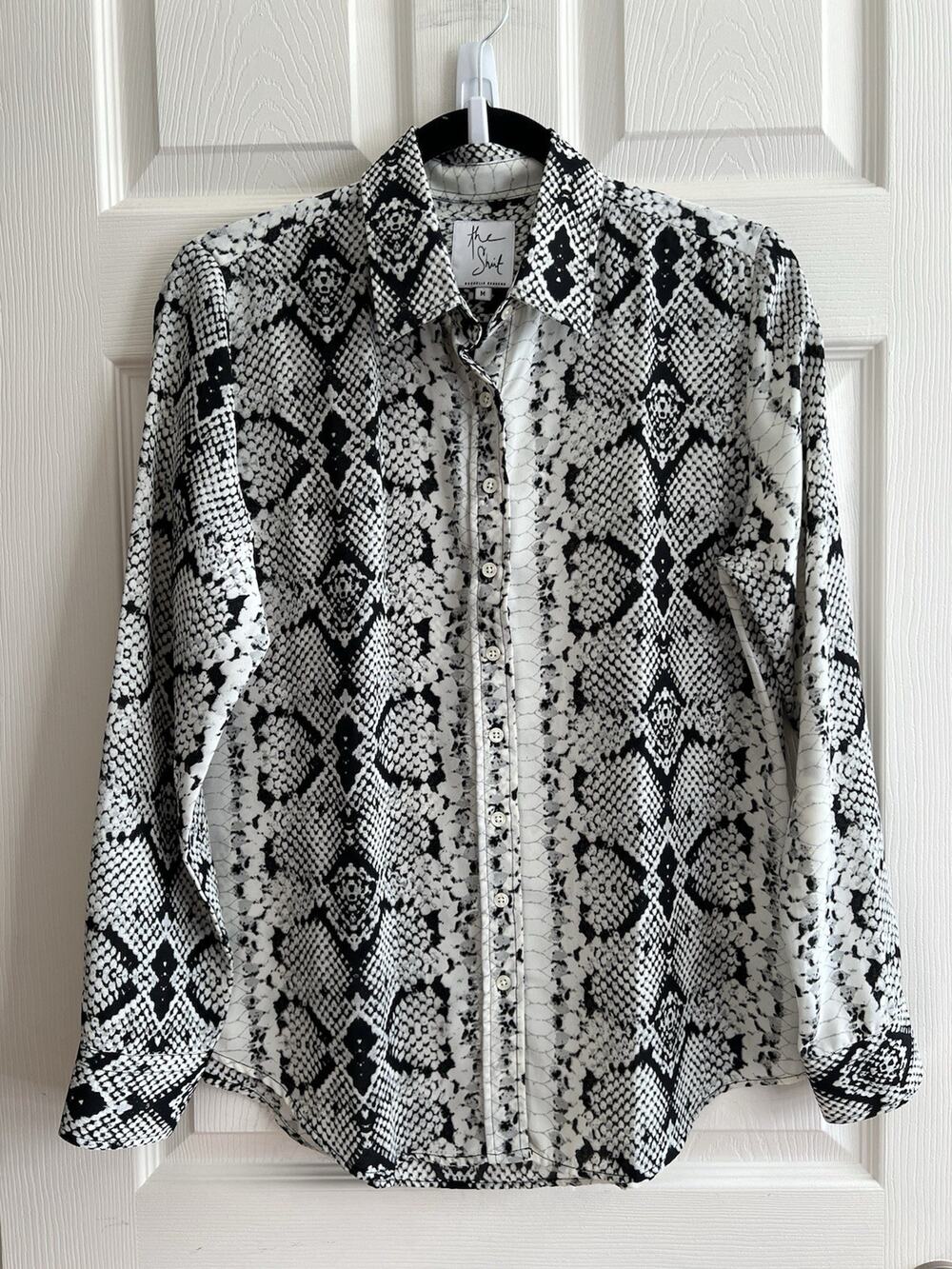 THE SHIRT ROCHELLE BEHRENS Python Snake Print Button Front LS Blouse Top Sz M